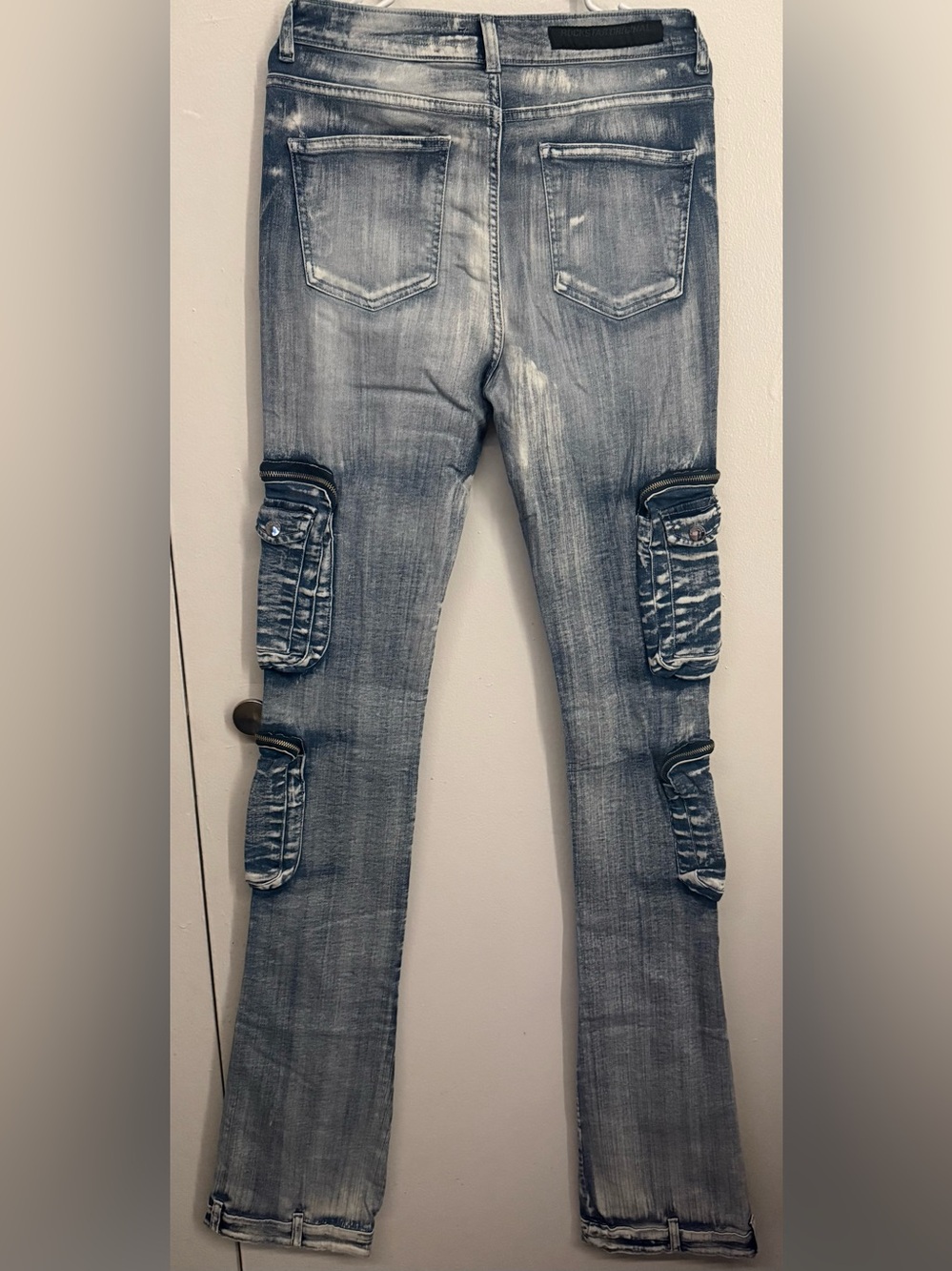 Women’s Straight Leg Cargo Jeans in Washed Blue